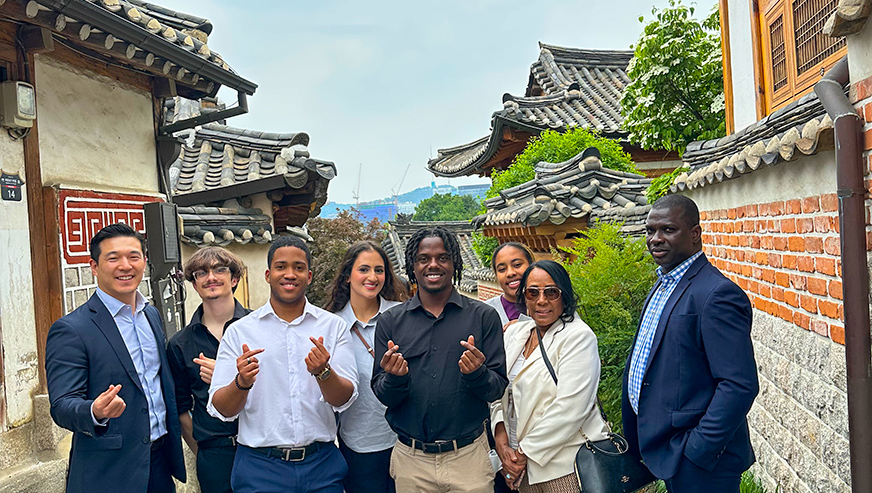 Whitman group visiting Bukchon Hanok Village