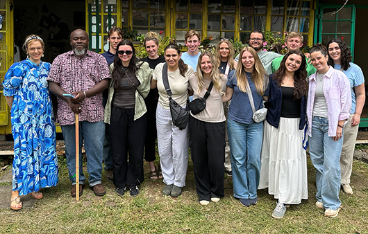 Professor Wimer and students posing with Michael Soi